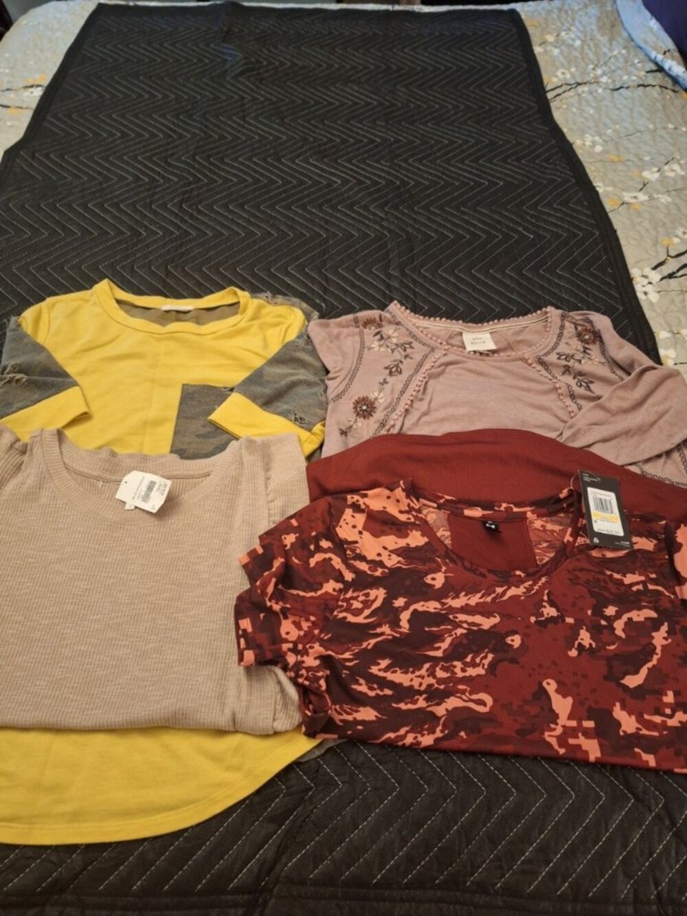 Women’s Tops Lot of 4 Assorted Casual T-Shirts & Waffle Knit Thermal Shirts